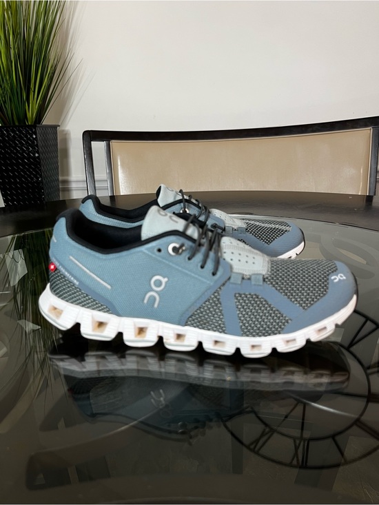 On Running Shoes - On Running Cloud 5 Tide
Blue / Magnet Gray Athletic Sneakers Shoes Women Sz 8